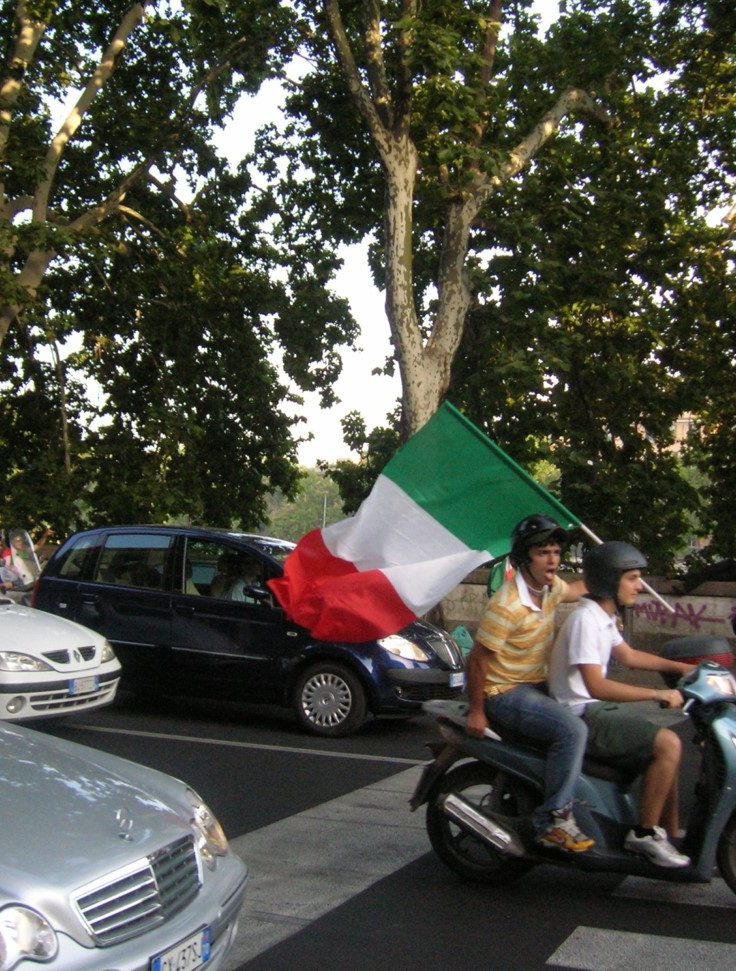 vespa rome flag